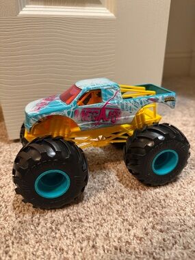 Hot Wheels Monster Trucks 1:24 Mega Jolt